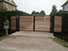 moderne toegangspoort met hout accenten